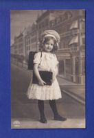 ENFANT - Jeune fille écolière