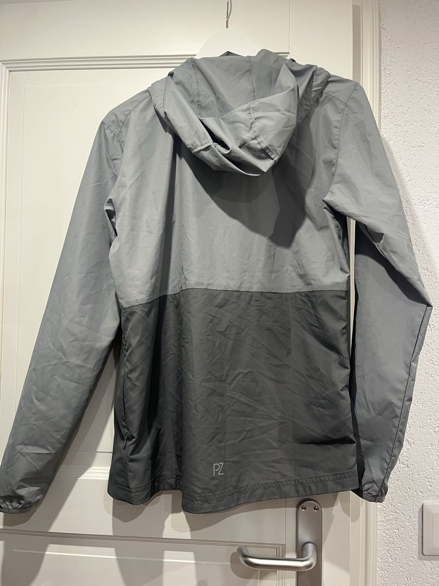 Jacken: Jacke – Gebraucht aus Richterswil von Luke6 1