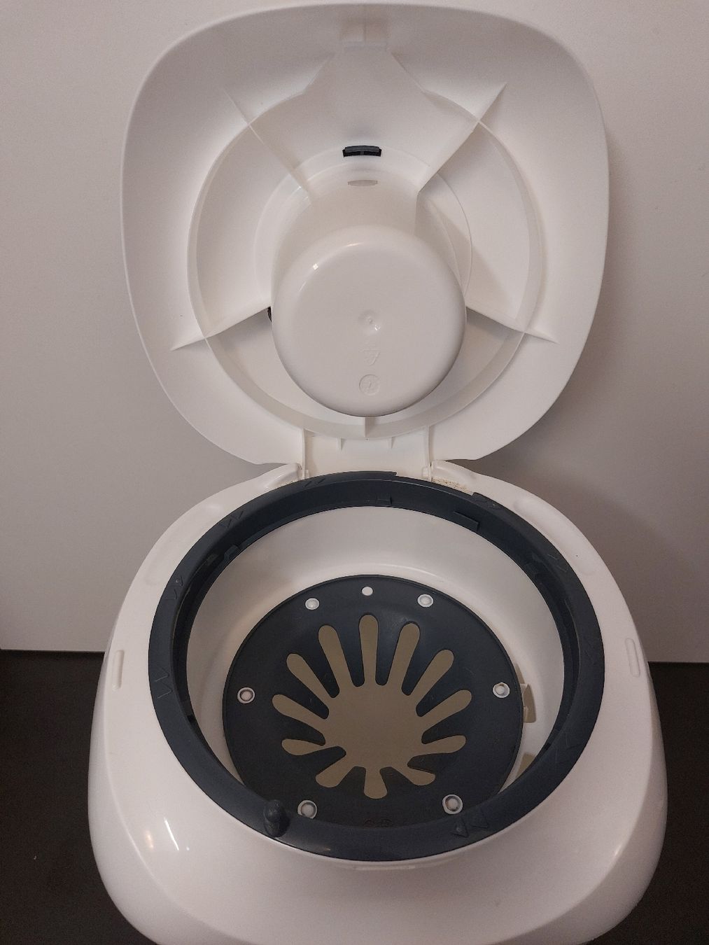 Tommee Tippee Cestini per rifiuti: Windeleimer Tommee Tippee Sangenic – Usato da Balterswil venduto da Steineparadies 1