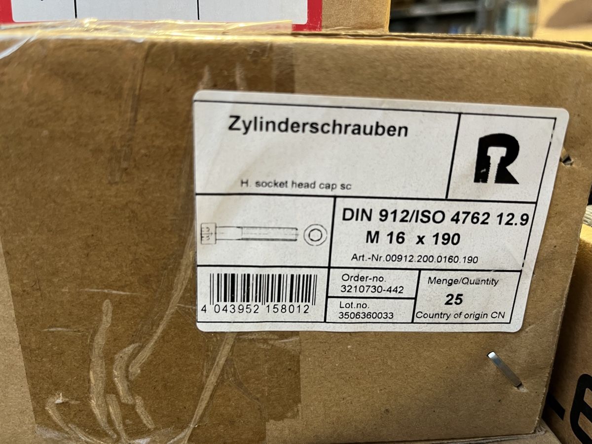 Tutti gli attrezzi: Zylinderschrauben M16x190 – Nuovo (secondo la descrizione) da willisau venduto da fiatdriver