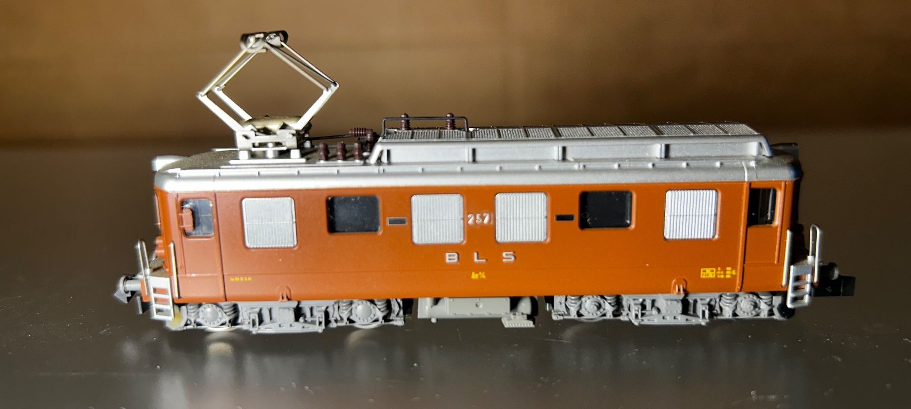 Hobbytrain Modellini di ferrovie: Hobbytrain 11441 E-Lok Ae 4/4 BLS, Spur N – Usato da Salvenach venduto da Ricardo3280 2