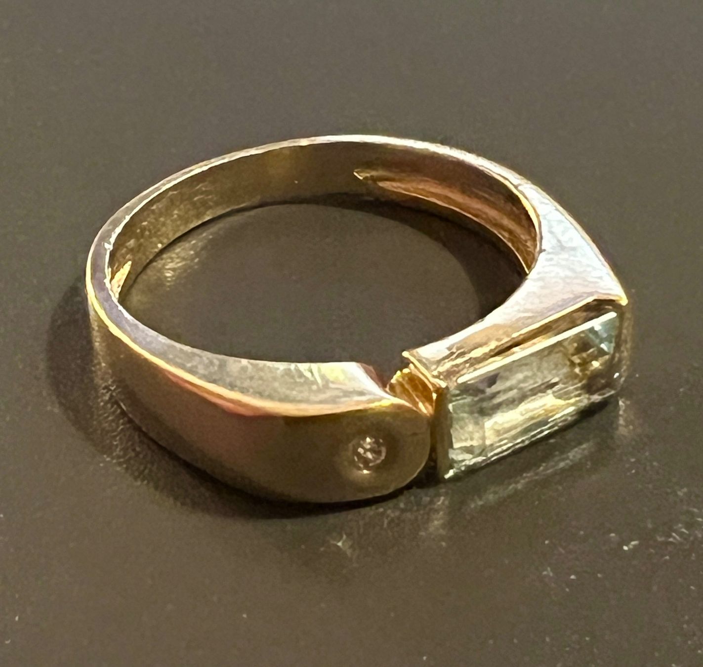 Bagues: Gold-Ring 18 K mit Stein und Diamant – D'occasion à Chur par Penting1935 2