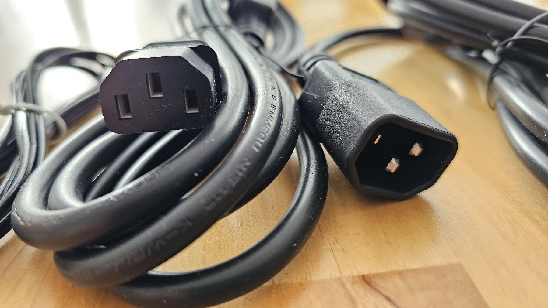 Cavi: Kabel für USV – Usato da Laupen ZH venduto da Knolle8 1