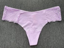 Victoria’s Secret No Show Lace Thong M NEW