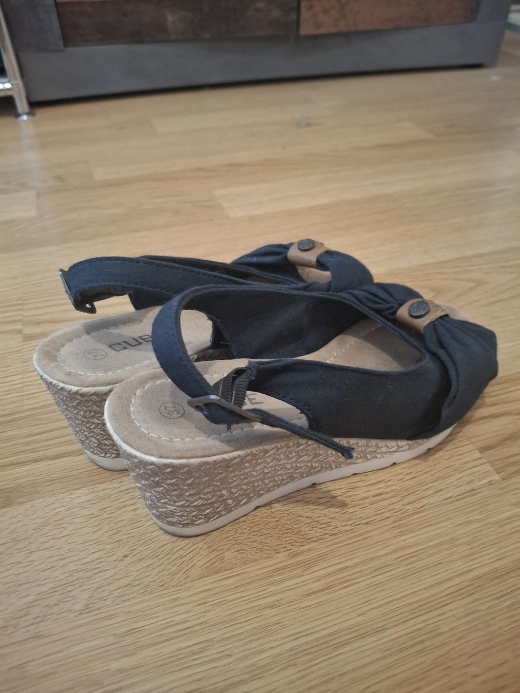 Cube Chaussures femmes: Keilabsatz Sandalen CUBE Grösse 37 dunkelblau – D'occasion à Füllinsdorf par DeGyMe 1