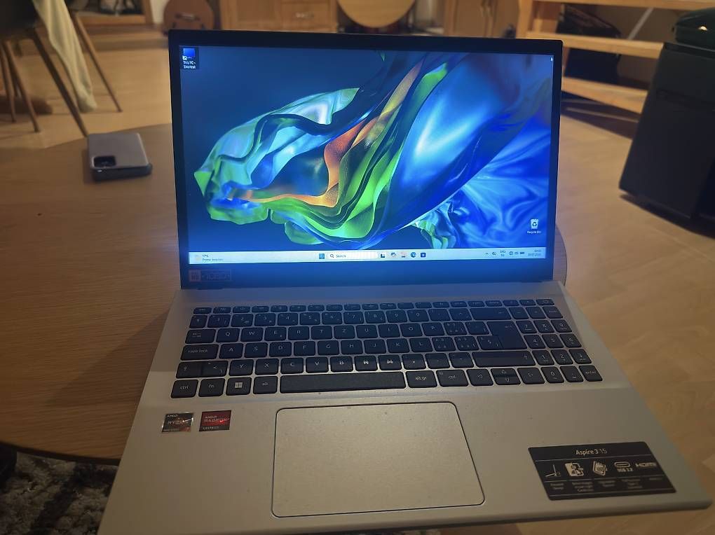 Notebook: Acer laptop mit Garantie – Usato da Schwarzenbach SG venduto da lyondn