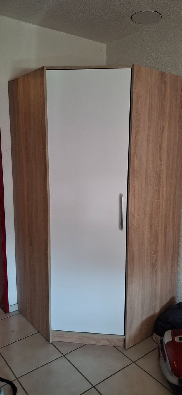 Armadi: Eckschrank top Zustand – Usato da Bülach venduto da cor_nfm8
