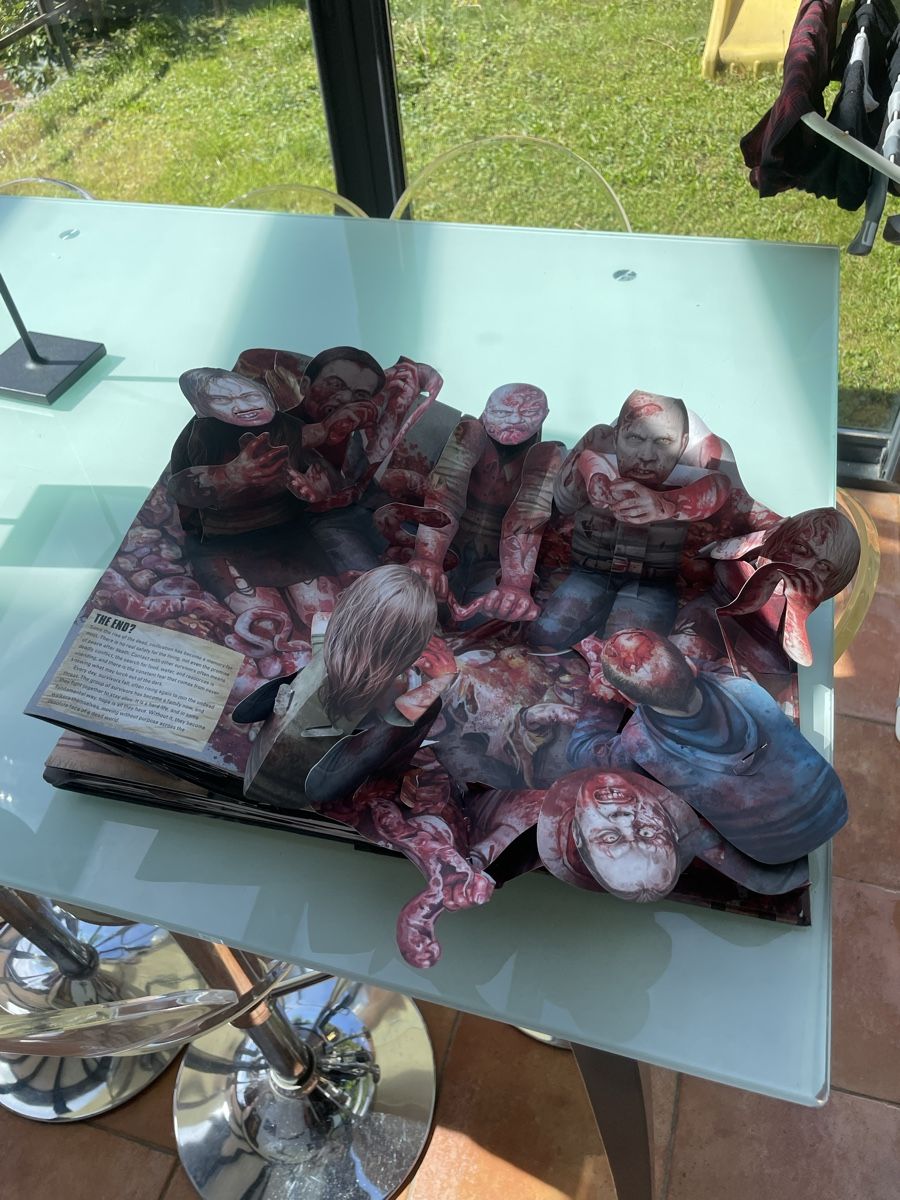 Livres: Livre pop up walking dead  – D'occasion à Les Brenets par serialdrink 7