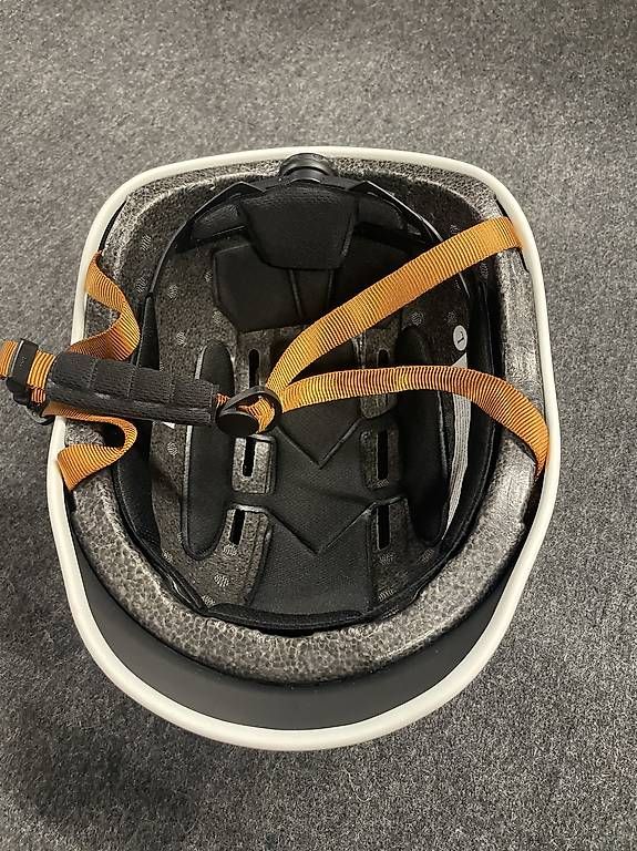 Caschi: Velohelm - neuwertig – Usato da Basel venduto da Basilisk71 2