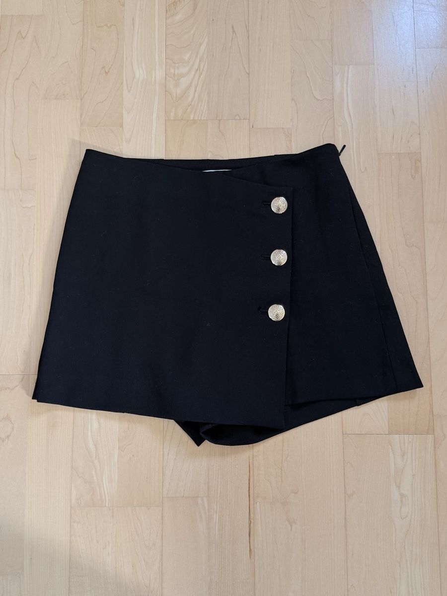Mango Pantaloni: MANGO SCHWARZE SKORT-SHORTS GRÖSSE 34 – Usato da Neerach venduto da lar_tkp2
