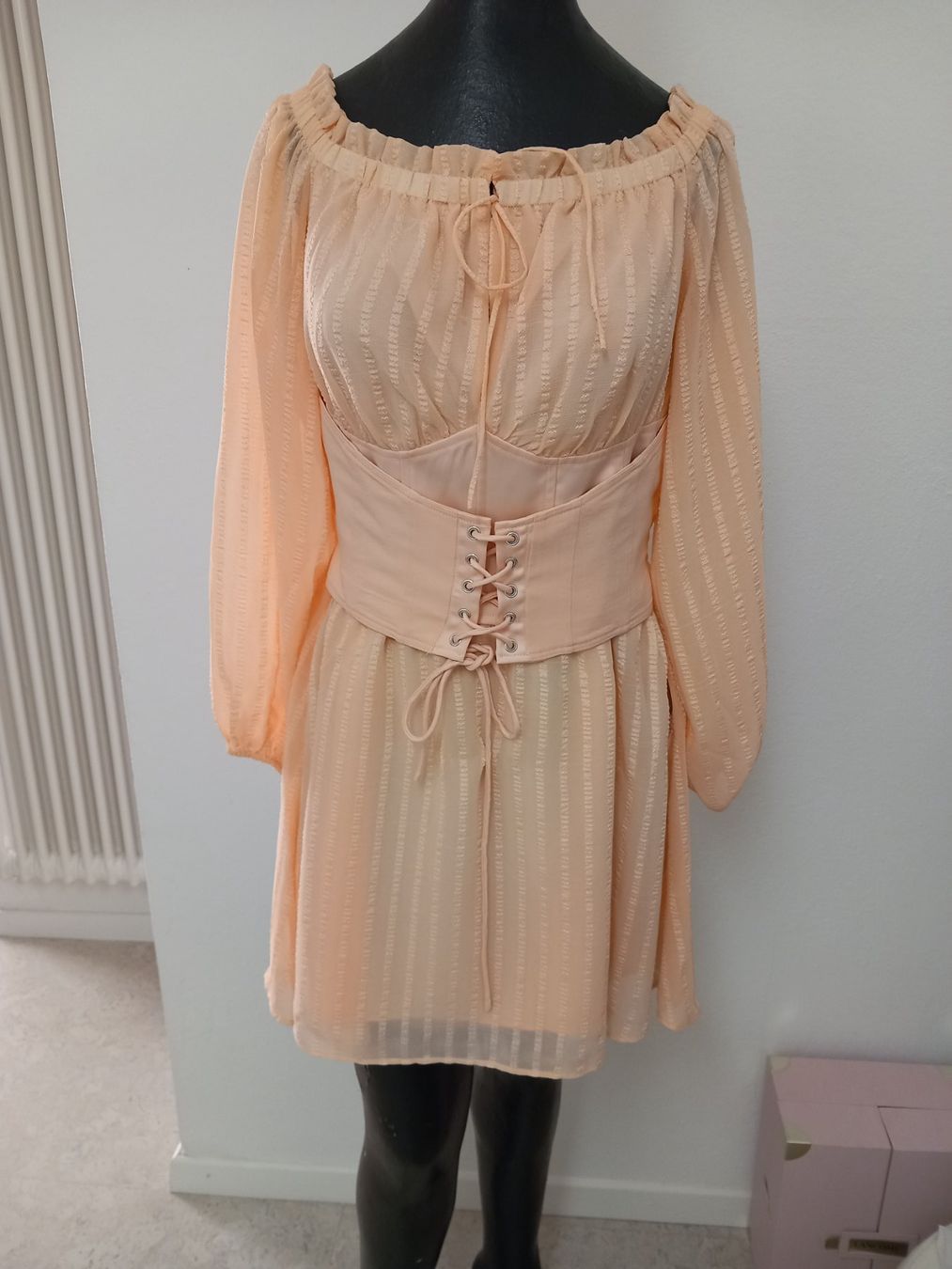 Guess Vestiti: GUESS Sommerkleid Neu – Nuovo e nell'imballaggio originale da Triengen venduto da angel112