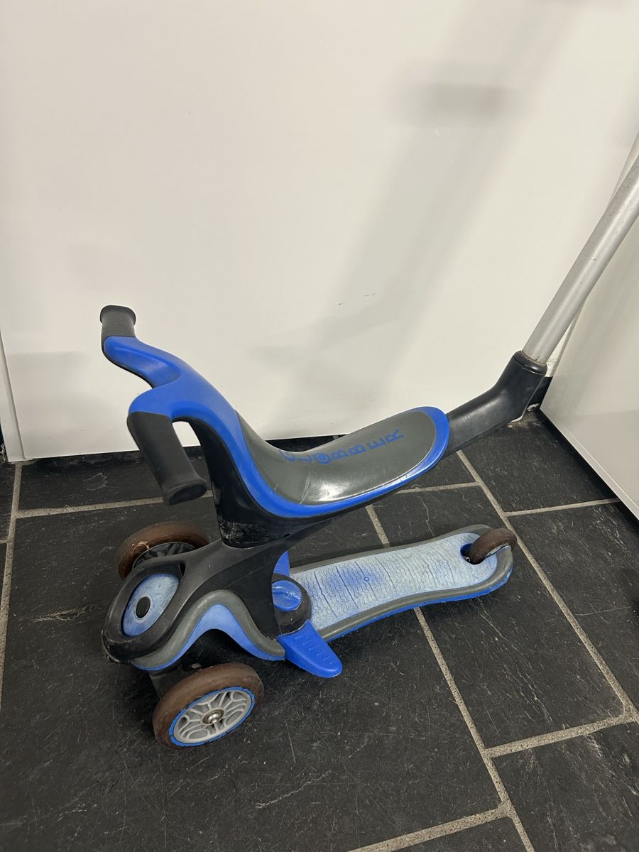 Globber Véhicules pour enfants: Roller 3-1 mit Sitz und Schubstange gebraucht – D'occasion à Dietikon par e_k_9825 2