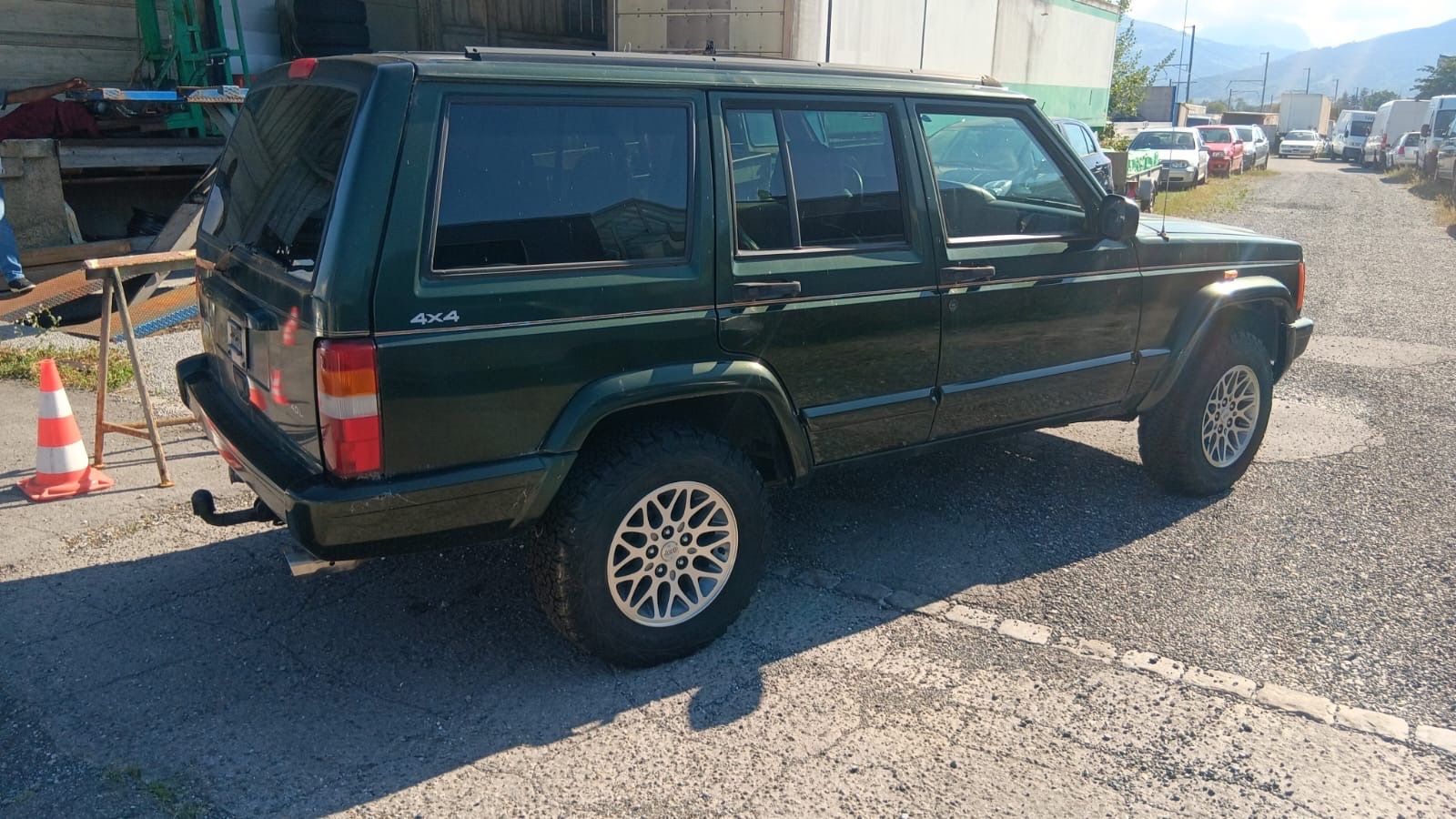 Jeep Autos: JEEP Cherokee 4.0L – Gebraucht aus Rebstein von TonyRasta-Autohandel 2