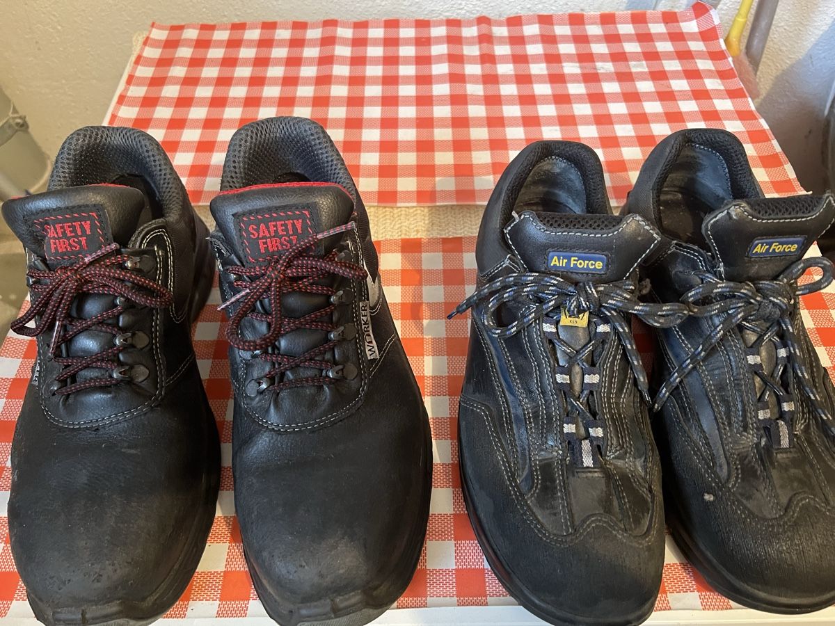 Scarpe da uomo: 2 Arbeit Schuhe gr. 42 Stahl Kappend – Usato da Triesen venduto da bubita
