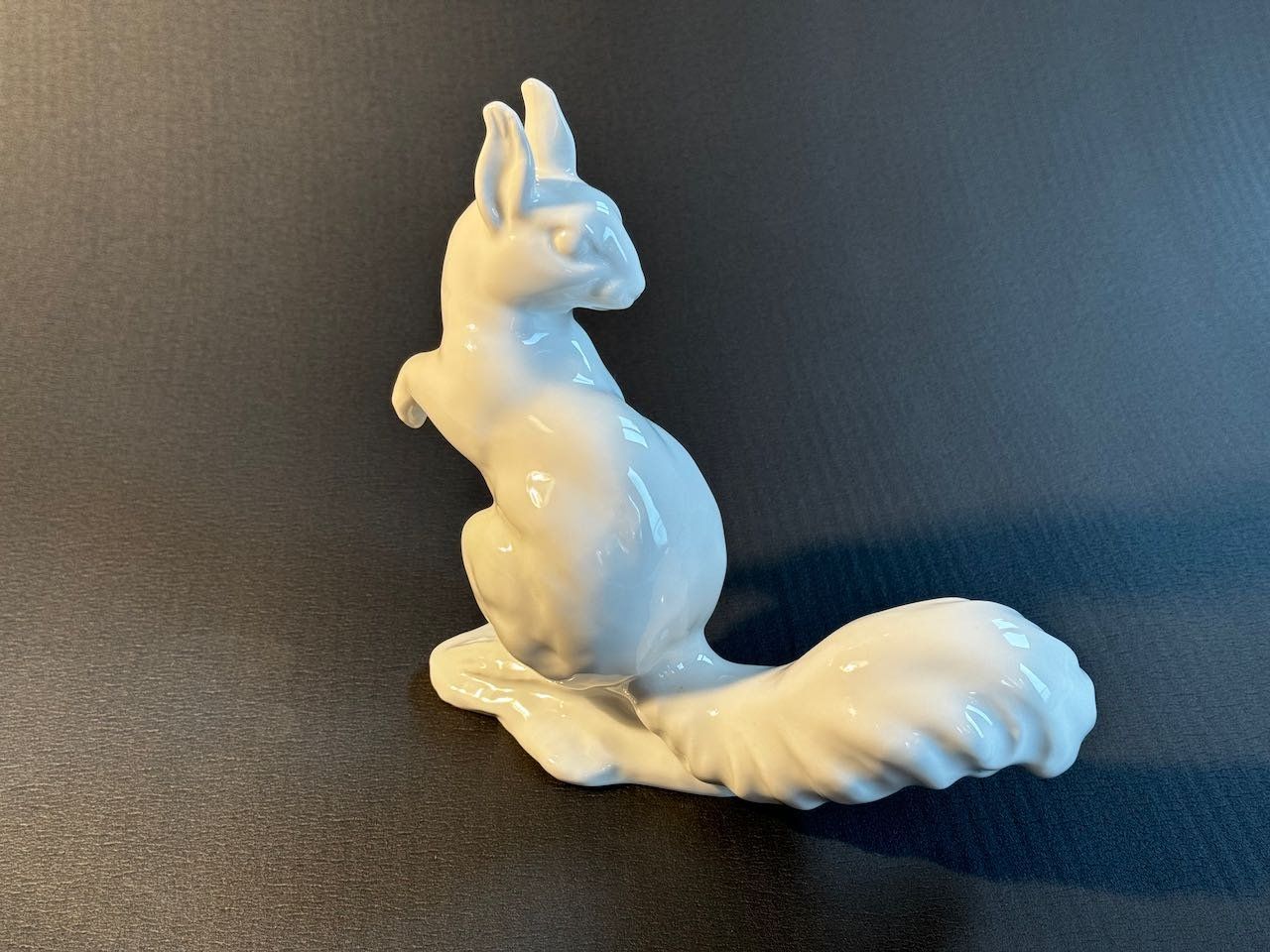 Statuette: Schönes Langenthal Porzellan Eichhörnchen – Usato da Ettenhausen TG venduto da OptikerAusverkauf