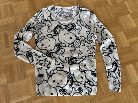 Princess Loves Snoopy Cashmere Sweater 40/M