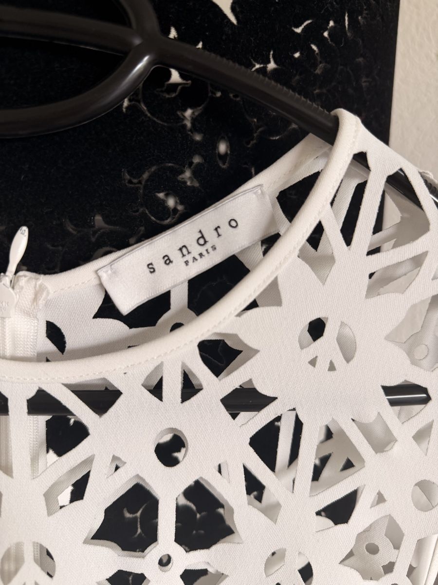 Sandro Vestiti: Sandro Paris White Laser Cut Dress – Usato da Zürich venduto da Vikkinikki 1