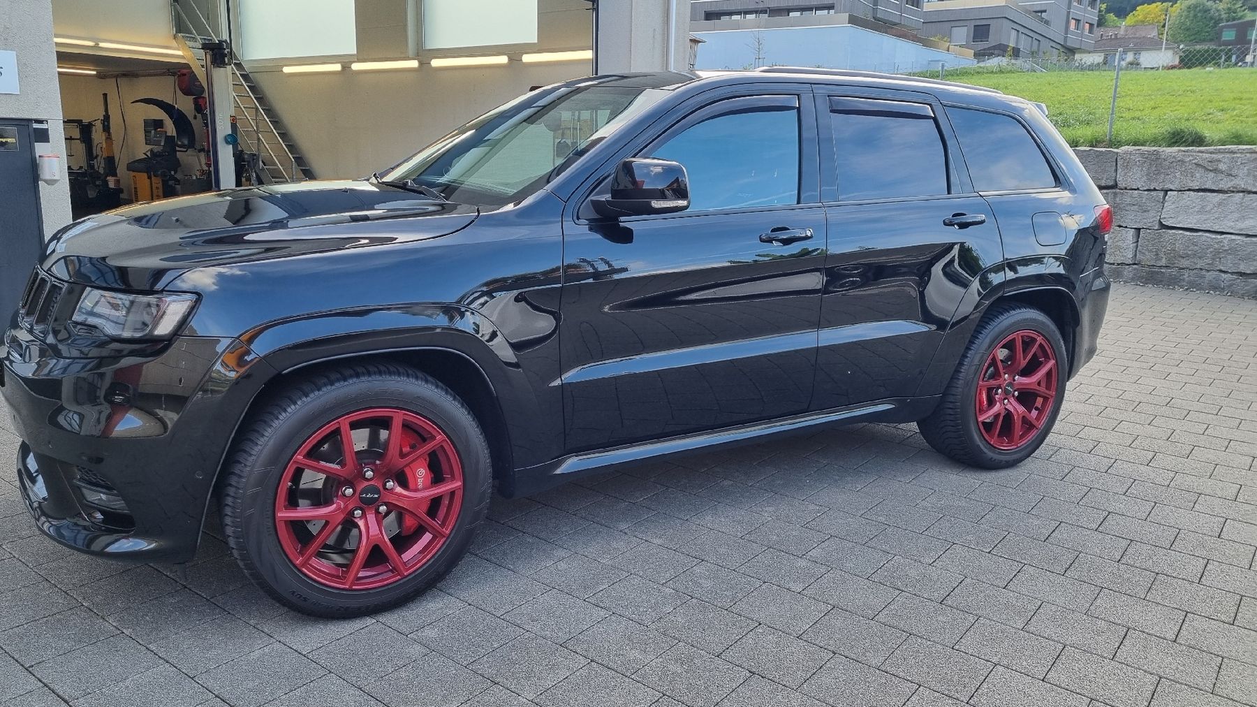 Jeep Autos: Grand Cherokee SRT8 6.4Lt V8 – D'occasion à Beinwil am See par rimeina 1
