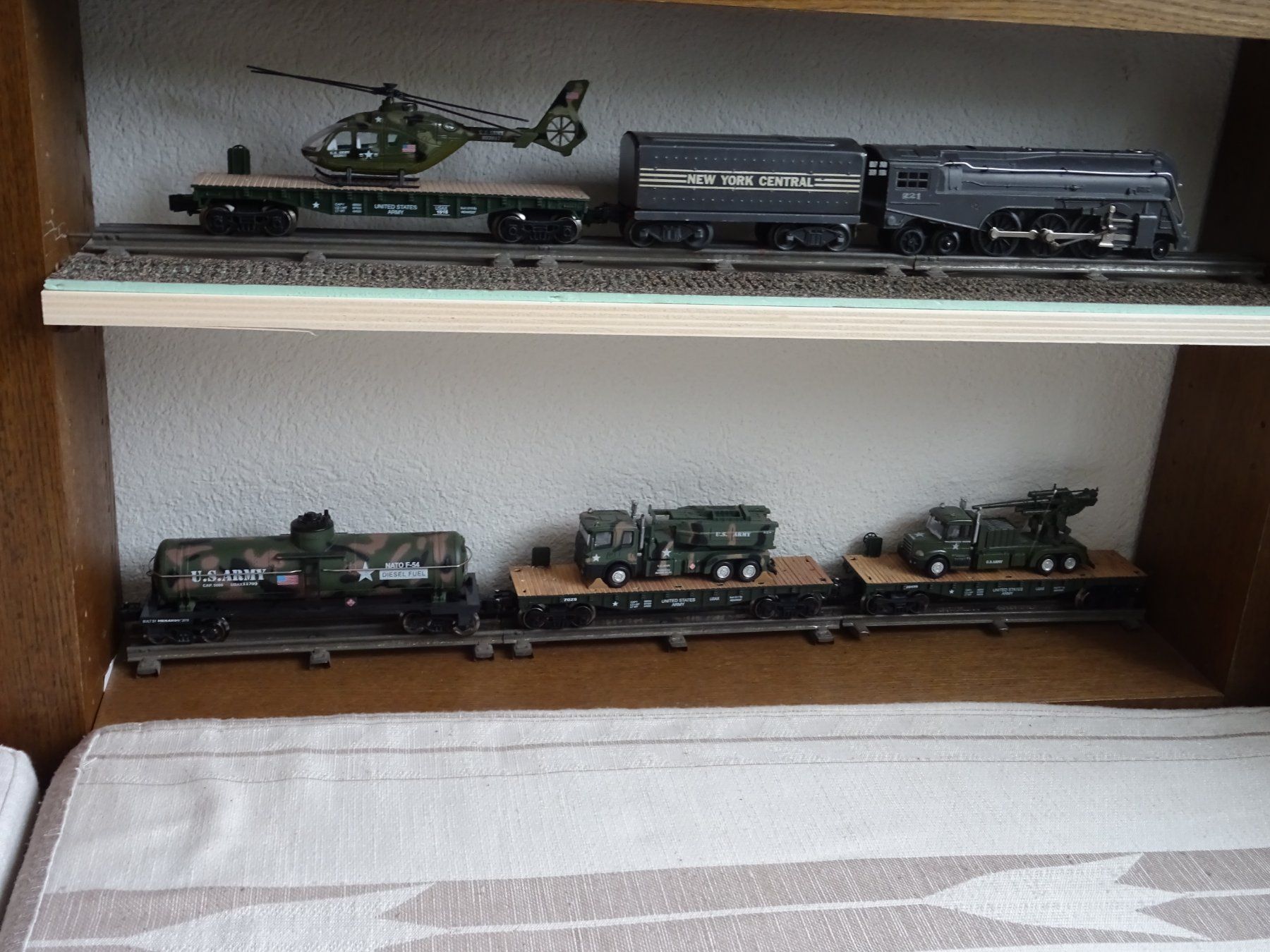 Modellini di ferrovie: US Dampflok mit 4 Wagen Spur 0 – Usato da Hirschthal venduto da Legov
