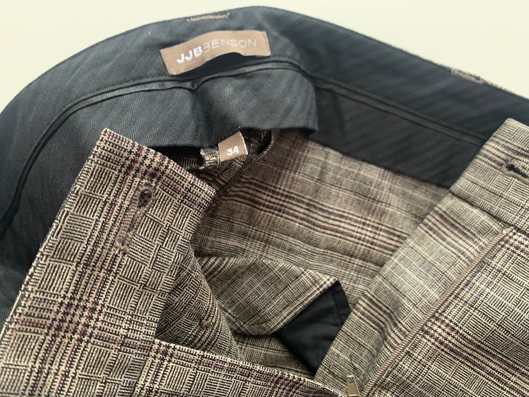 Pantaloni: Pantalon de tailleur JJB Benson taille 34 – Usato da Colombier NE venduto da Nikkon 2