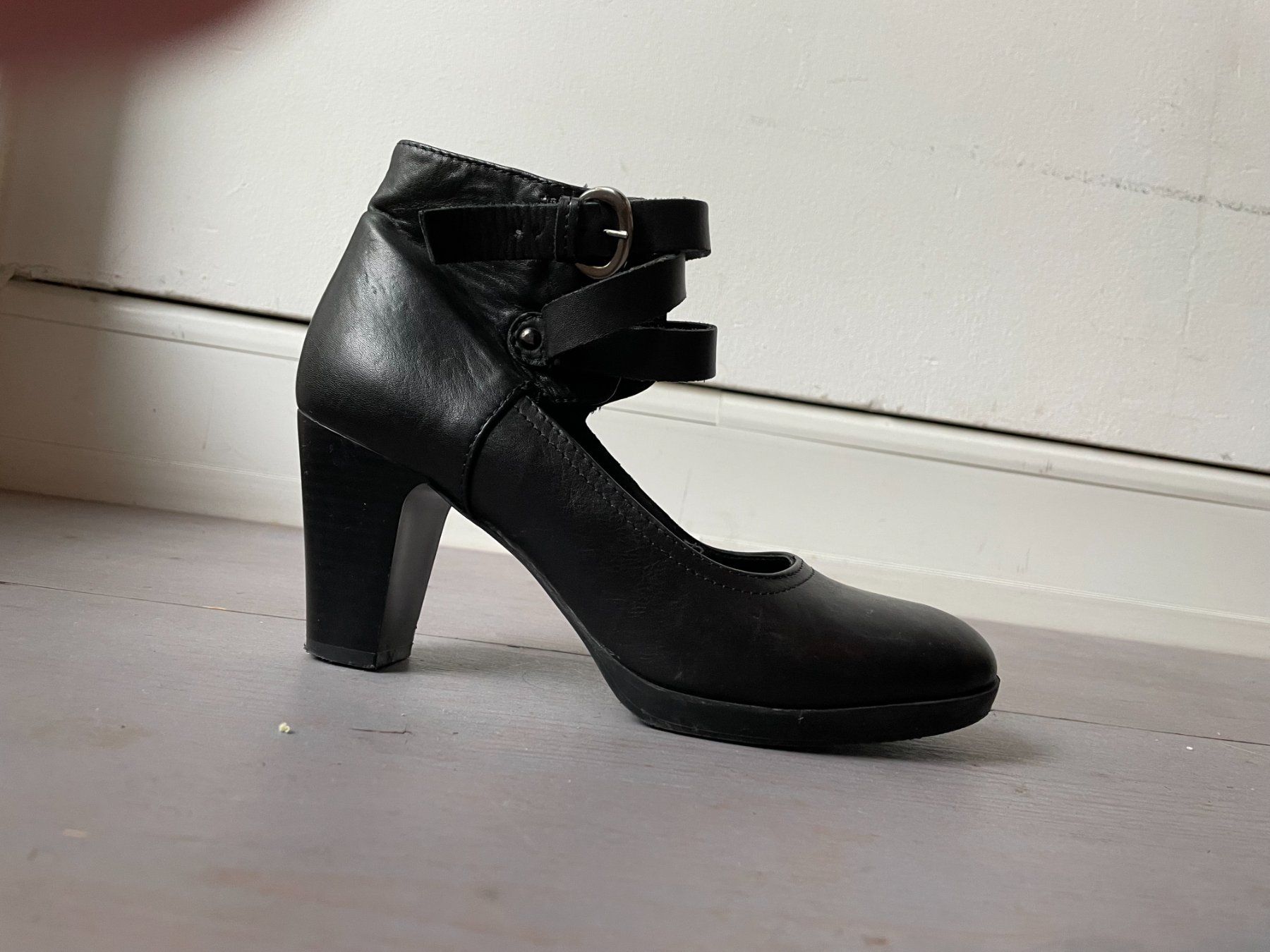 Globus Damenschuhe: wunderschöne Lederpumps Gr. 38 – Gebraucht aus Rütihof von solombra 1