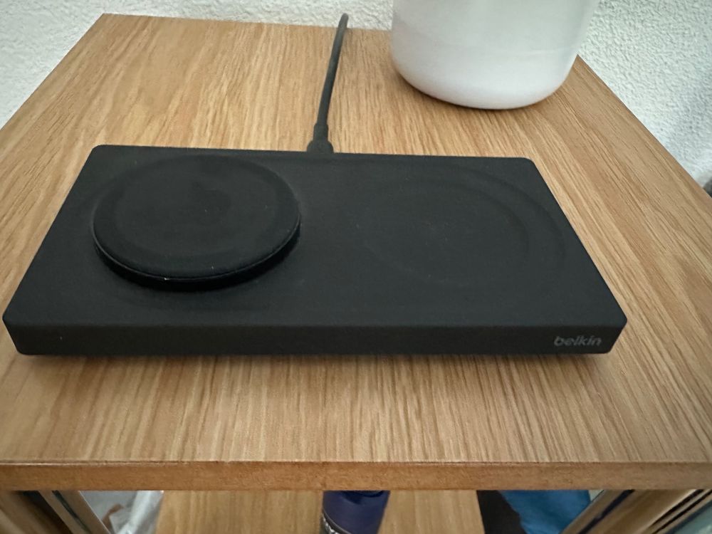 Belkin Ladegeräte: Belkin Boost Charge Pro 2-in1 Wireless Ladepad mit MagSafe – Gebraucht aus Wohlenschwil von Electro_Dealer