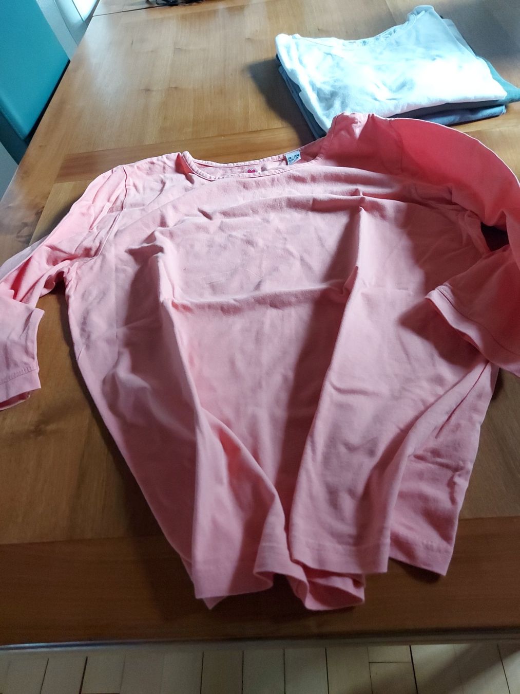 T-shirt: 4 t shirt grösse M, 3/4tel arm – Nuovo (secondo la descrizione) da Winterthur venduto da chimischimi 2