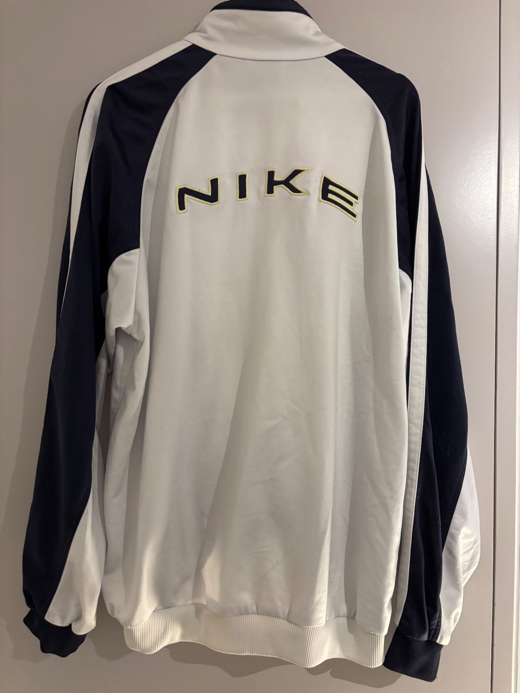 Maglioni & Felpe: Nike Zipper Vintage – Usato da Horgen venduto da zimtaoui 1