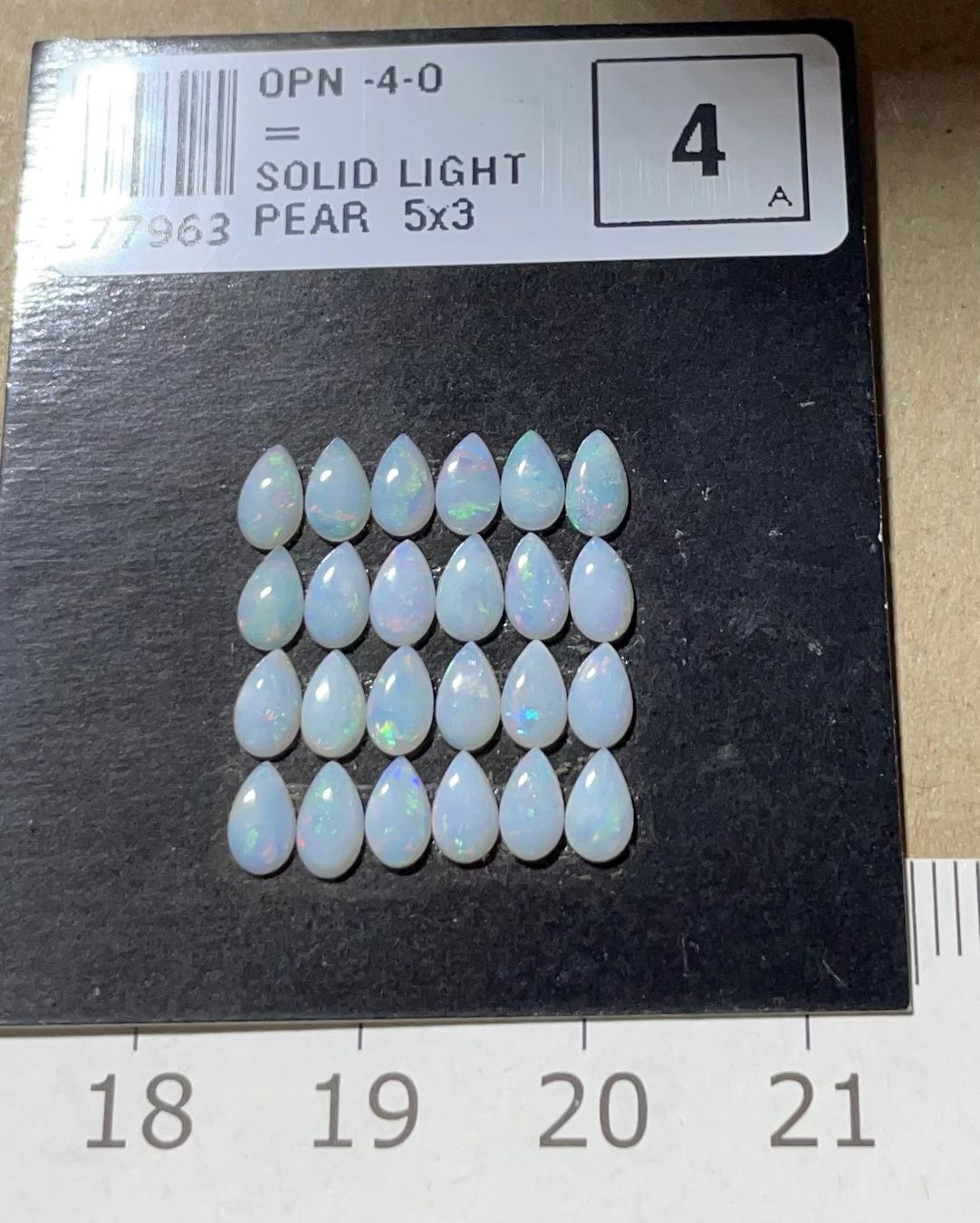 Fossili: 24 Stk  Cabochons Opal echt winzig neu – Nuovo e nell'imballaggio originale da Leuggern venduto da gemshow