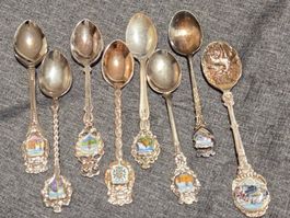 8 Vintage Souvenirlöffel Konvolut – teils versilbert