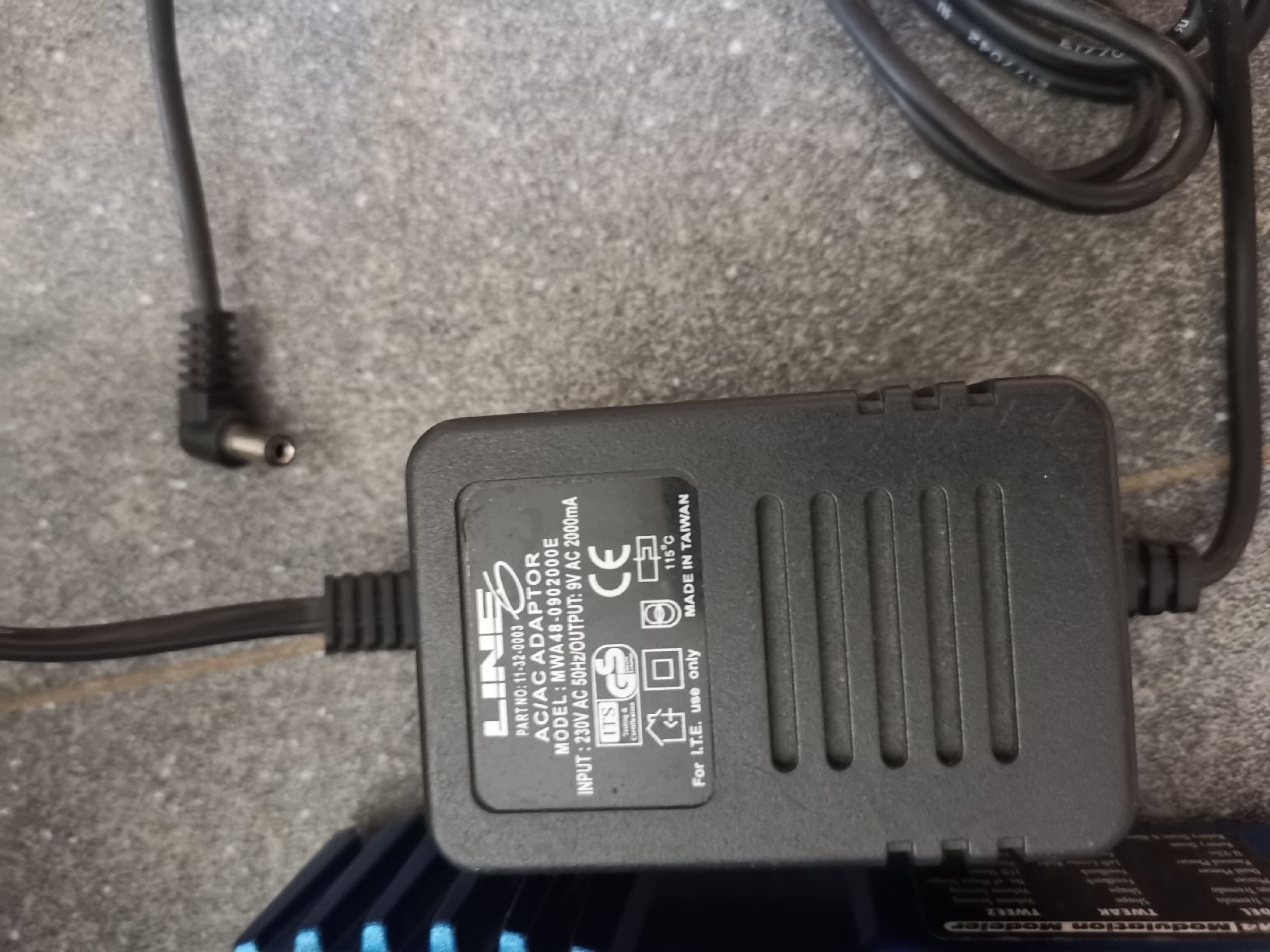 Line 6 Strumenti musicali: Line 6 MM4 Modulation Modeler mit Netzteil und OVP – Usato da Rohrbachgraben venduto da noisenomad 2