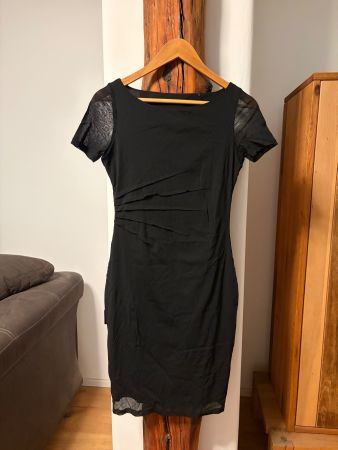 Schwarzes Kleid