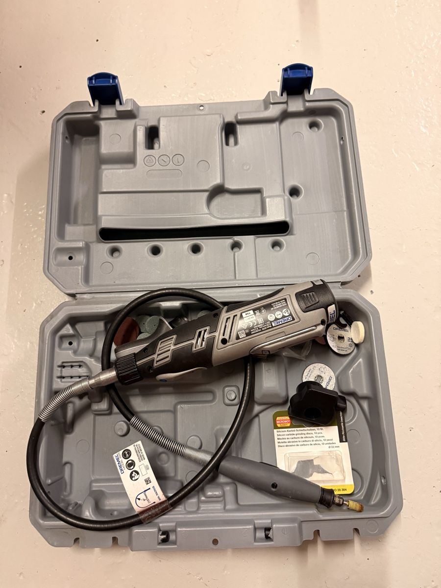 Tutte le macchine: Dremel 8220 Akku-Multitool mit Koffer – Usato da Ebertswil venduto da Charlie-Harper 1
