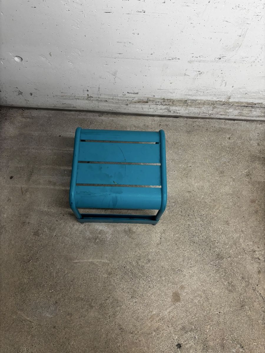 Fermob Tables: Fermob Beistelltisch Blau – D'occasion à Wangen ZH par Lumei89 1