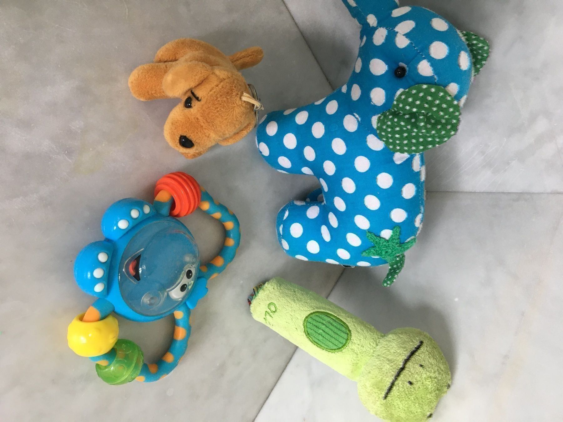 Giocattoli: 4 Babyspielsachen – Usato da Siebnen venduto da Starlauf