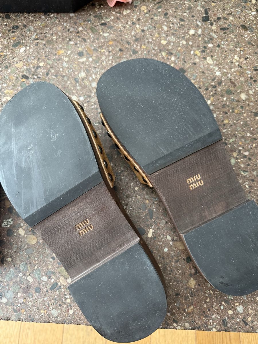 Miu Miu Scarpe da donna: Original Miu Miu Clogs aus Wildleder – Nuovo (secondo la descrizione) da Lugaggia venduto da LeniC 2