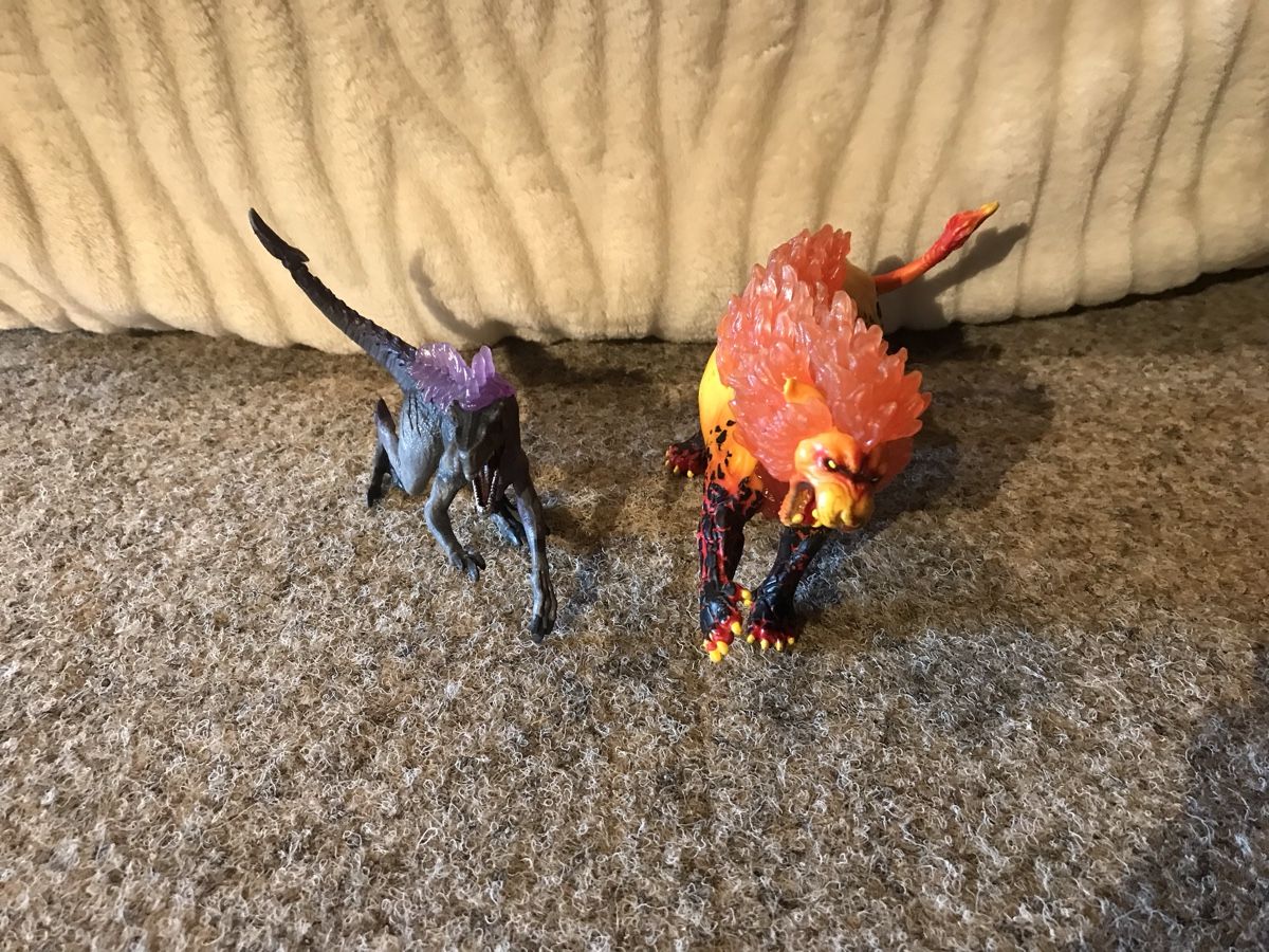 Schleich Figurines: Eldrador Feuerlöwe und Schattenraptor – D'occasion à Hemmental par dwa_5ghn 2