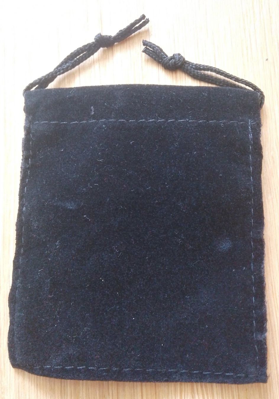 Taschen: Schwarzer Samtbeutel 8,2 x 6,7 cm mit Zugschnur – Neu (gemäss Beschreibung) aus Wohlen AG von salamanderspielwaren 1