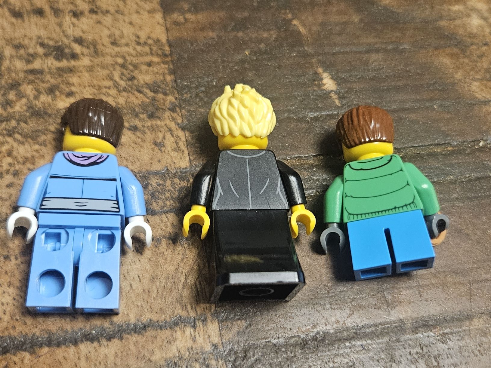 Lego Kit di costruzioni: lego lot de 3 figurines – Usato da Confignon venduto da Ecrofigs 1