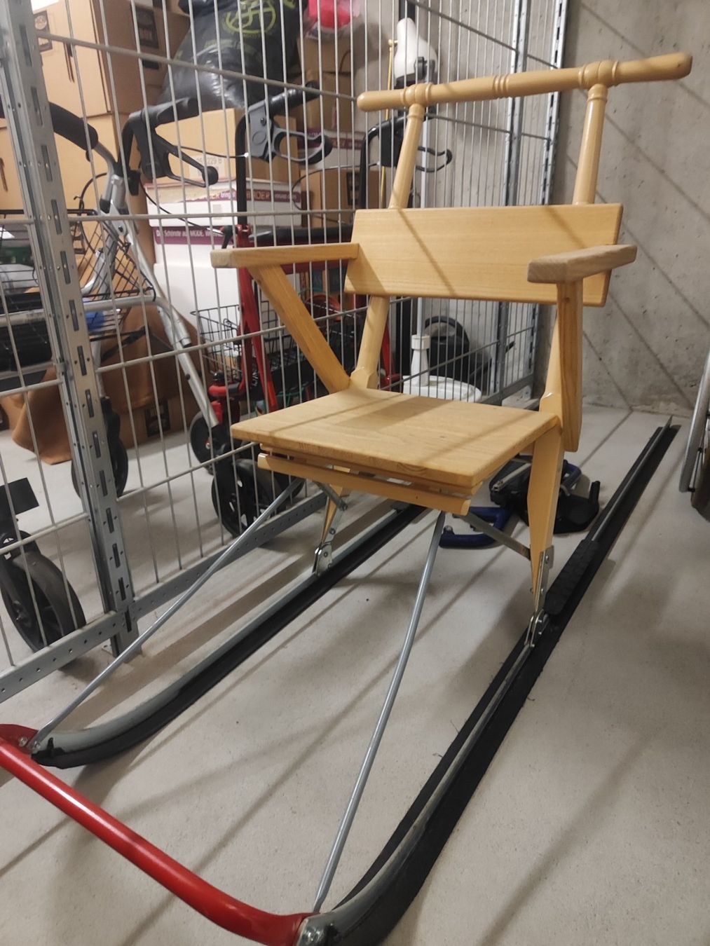 Schlitteln: Hundeschlitten Schlitten für Betagte oder Beeinträchtige – Gebraucht aus Bern von Swt0