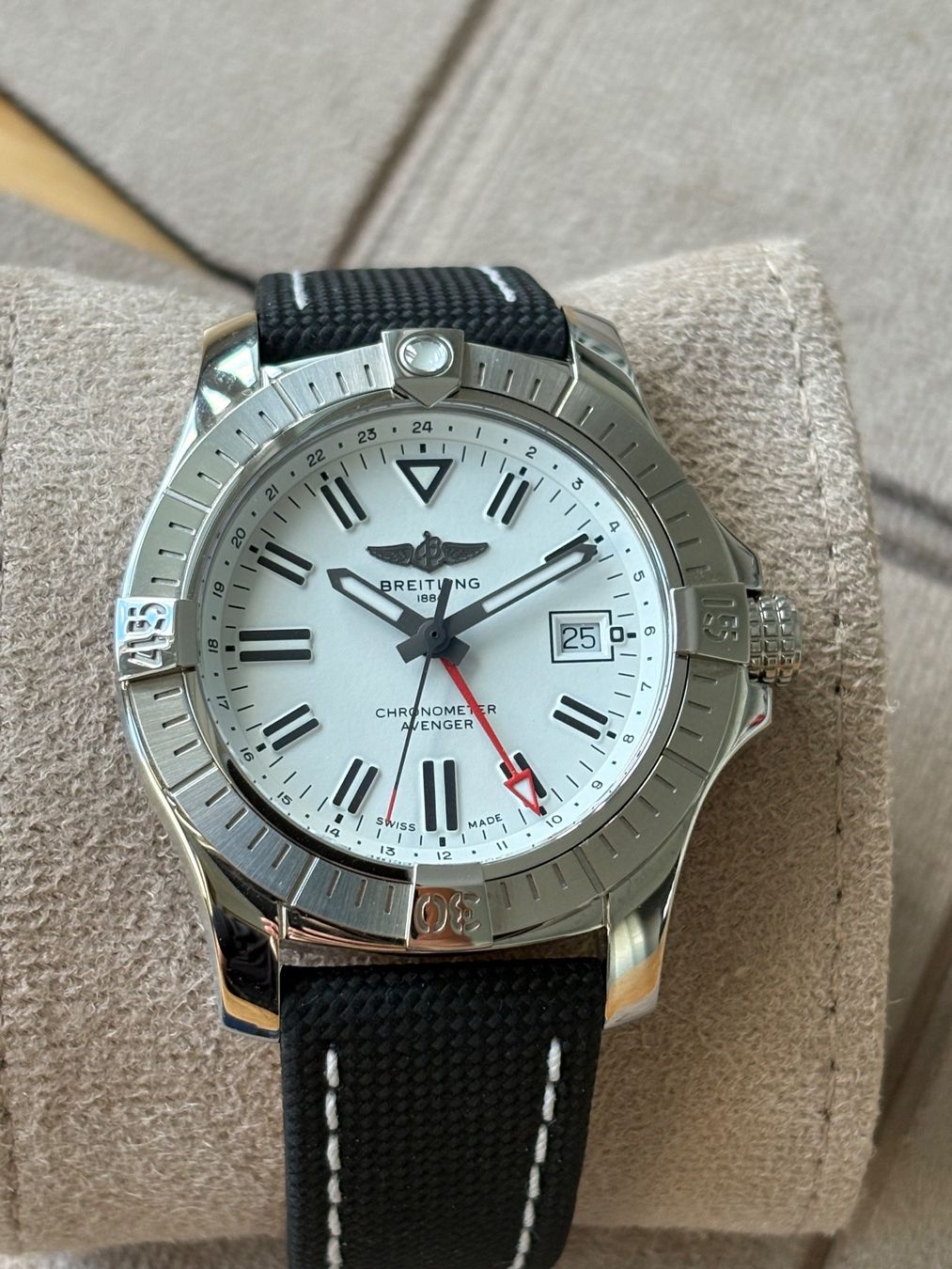 Breitling Uhren: Breitling Avenger Automatic GMT 43 Fullset – Gebraucht aus Birsfelden von Mynos 5