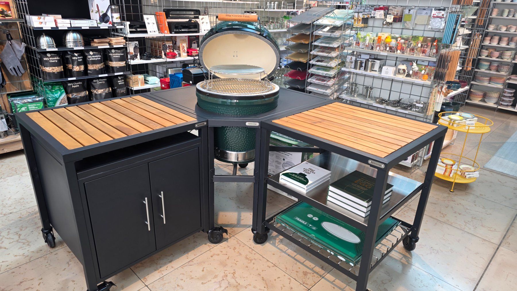 Big Green Egg Grils: Big Green Egg Large - Eck-Kombination mit Schrank – Neuf (Voir description) à Solothurn par Chuchilade