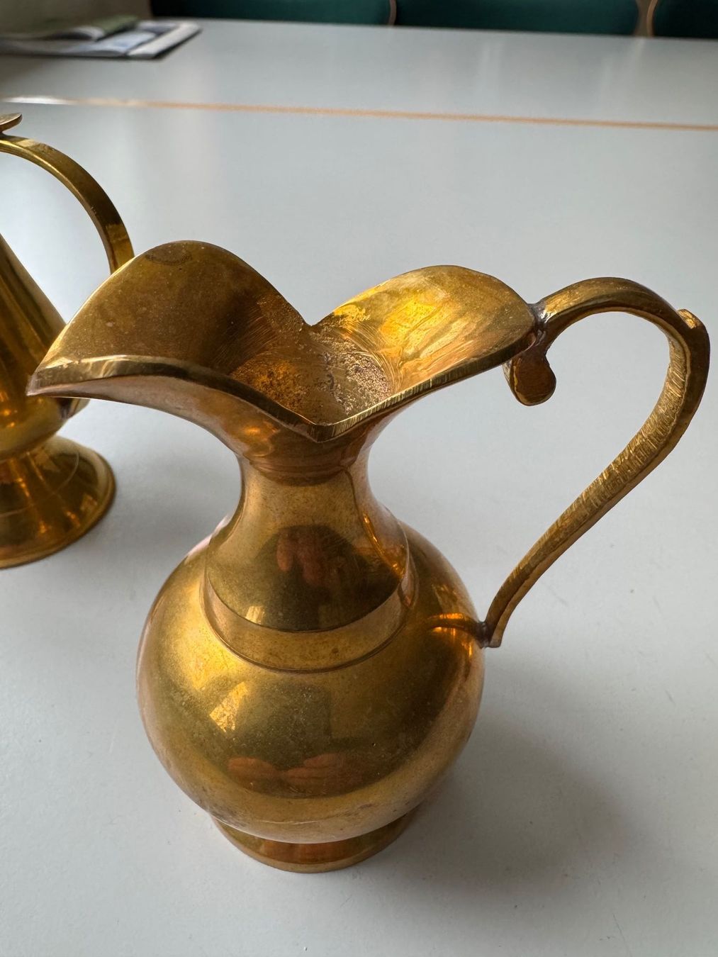 Vasi & Recipienti: 3 antike Messing Vasen / Krug Deko – Usato da Neftenbach venduto da Rose40 3