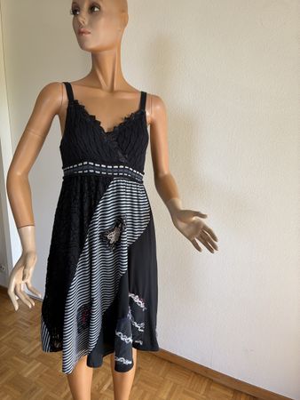 Robe d'été noire For Her, taille M/L, style unique!