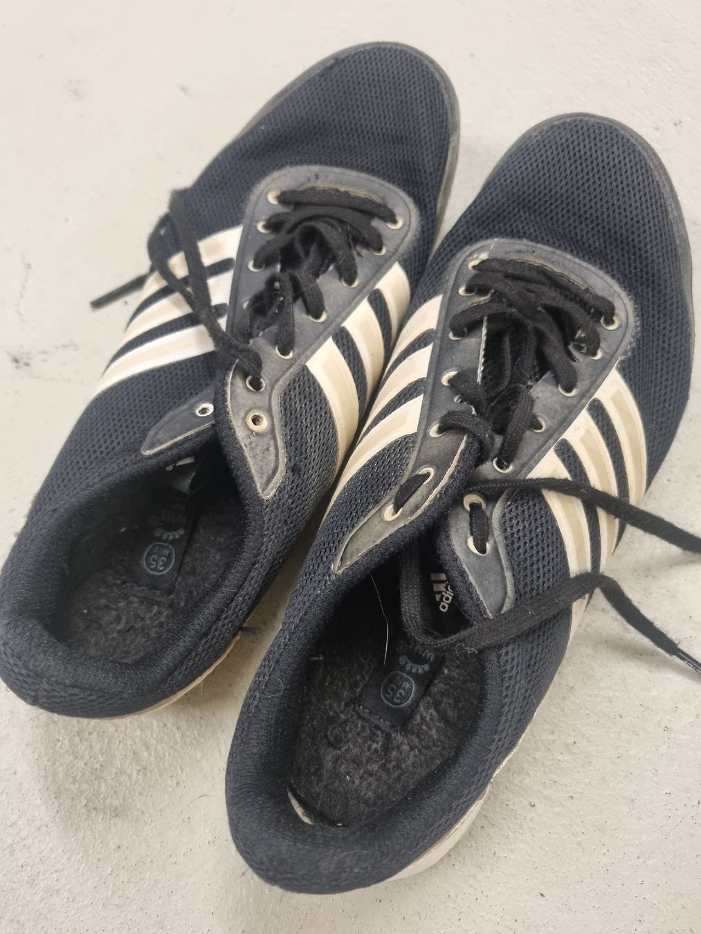 Adidas Scarpe da uomo: Adidas Leichtathletik Schuhe Gr. 35 – Usato da Zürich venduto da Micpil