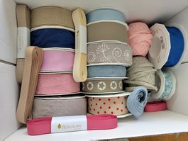 diverse Geschenkbänder