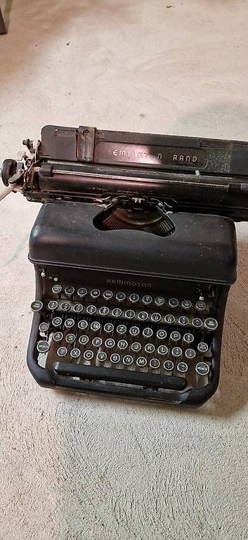 Macchine da scrivere: Remington rand schreibmaschine  – Usato da Aeschau venduto da Marc311994 1