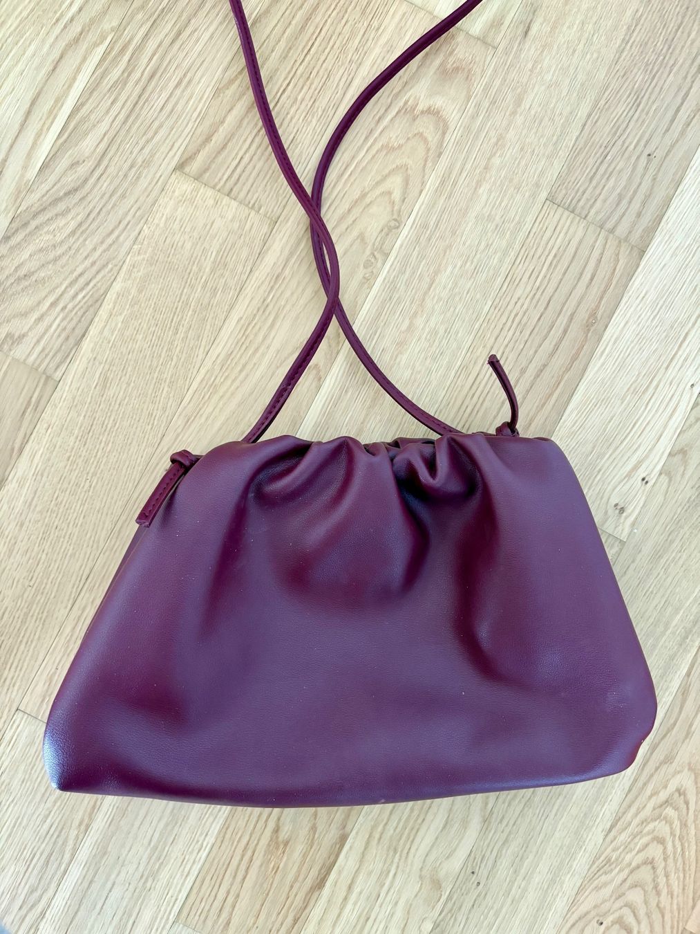 Sacs femmes: Dunkelrote Handtasche in Lederoptik – D'occasion à Dübendorf par SophieNadine1
