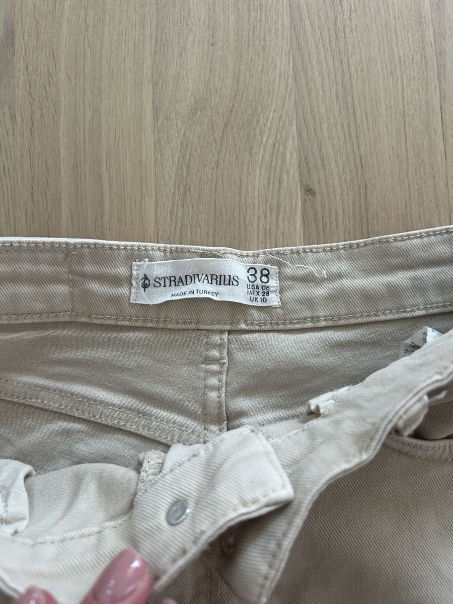 Stradivarius Jeans: Jeans beige Stradivarius Grösse 38 – Nuovo (secondo la descrizione) da Zuchwil venduto da celixne 2