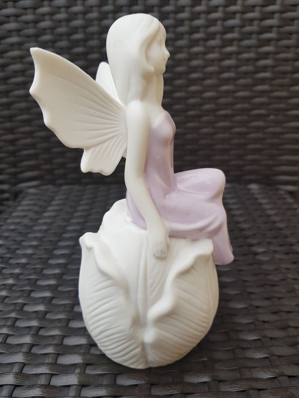 Statuette: ENGEL sitzend mit Flügel – Usato da Killwangen venduto da Marc-Antonio 2
